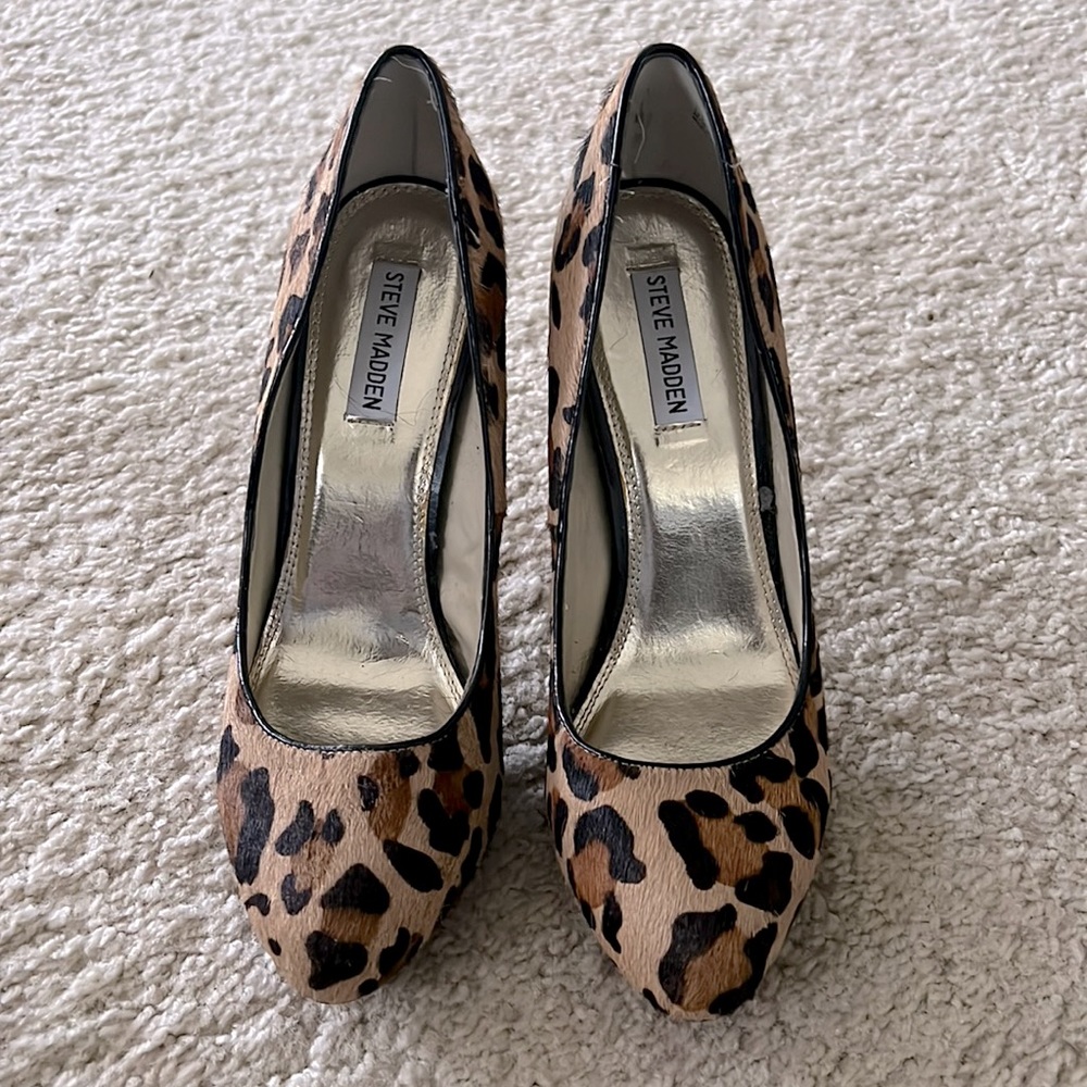 Leopard pumps